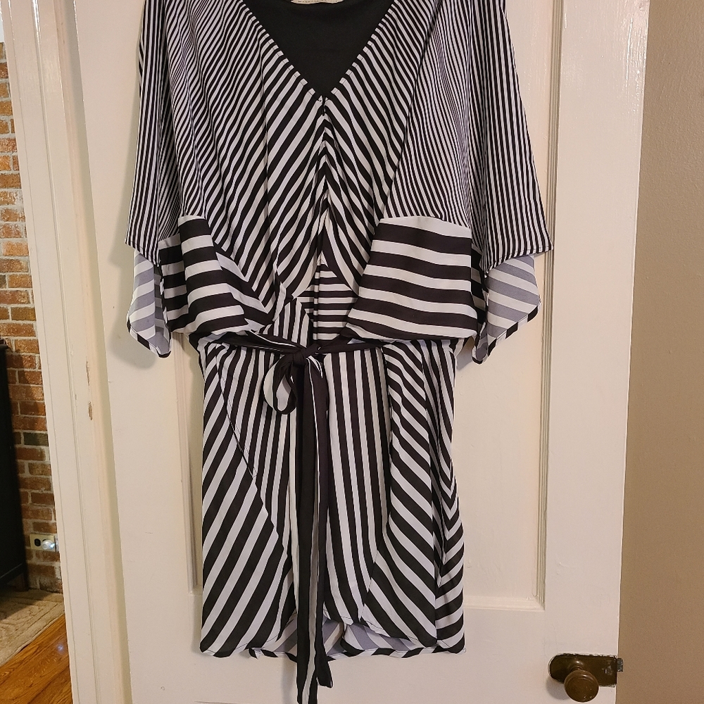 Deep 'V' tunic top with flutter sleeves in unique slimming black & white stripe.